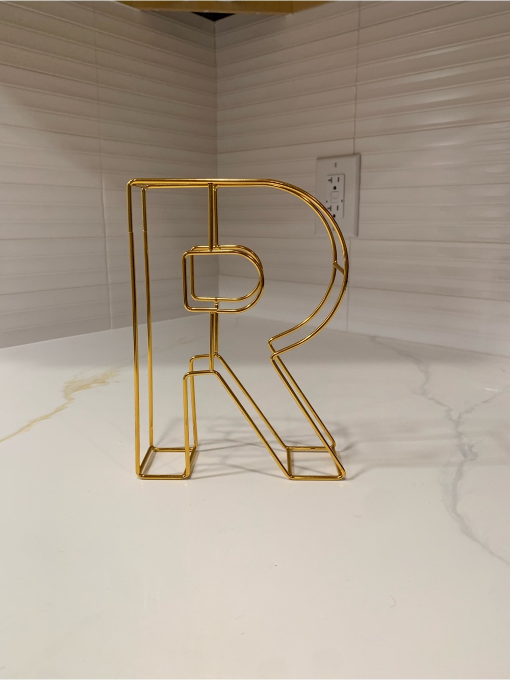 Gold Wire Letter R Decorative Home Art Accent